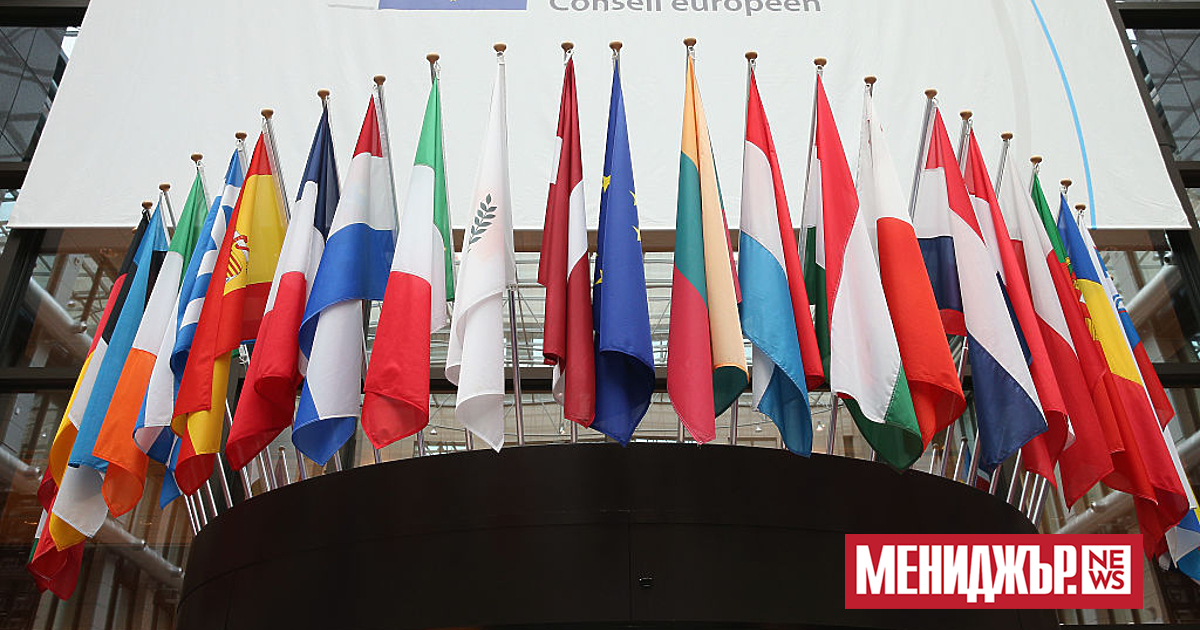 Премиерът на Испания Педро Санчес заедно с премиерите на Белгия,