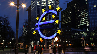 Еврозоната ще изпадне в рецесия за първи път след пандемията, сочи проучване на Блумбърг