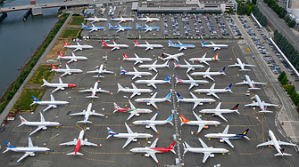 Почти 100 самолета стоят изоставени на испанските летища, дължат летищни такси за 7 млн. евро