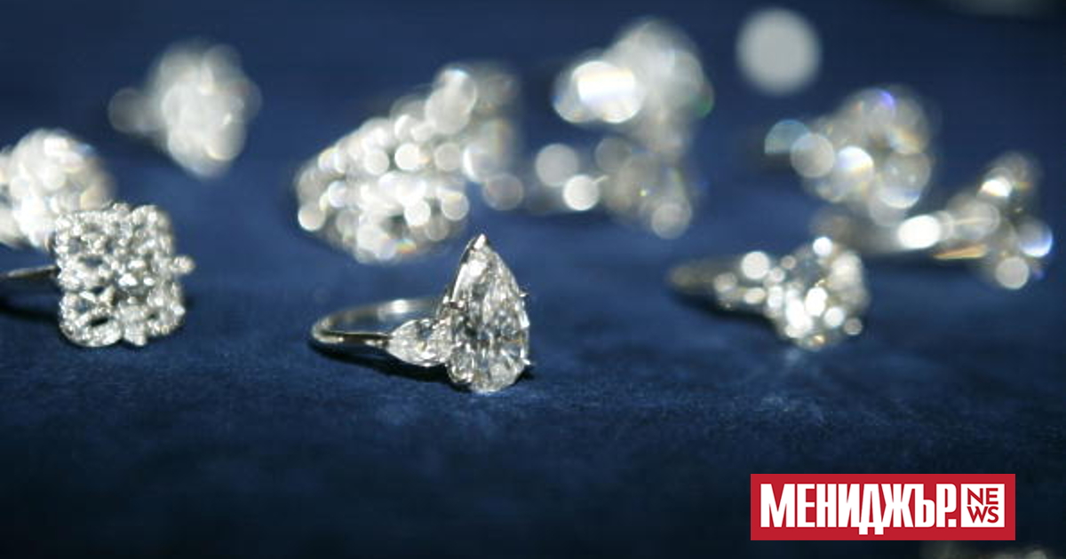 Най-голямата в света диамантена борса в индийския град Сурат официално