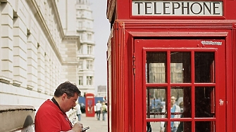 Клиентите на четирите най големи мобилни оператора във Великобритания заведоха срещу