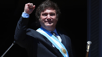 Правителството на президента Хавиер Милей обяви рязка девалвация на аржентинската