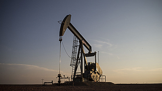Петролът поскъпна на фона на спада на запасите в САЩ и по-оптимистичните очаквания за търсенето