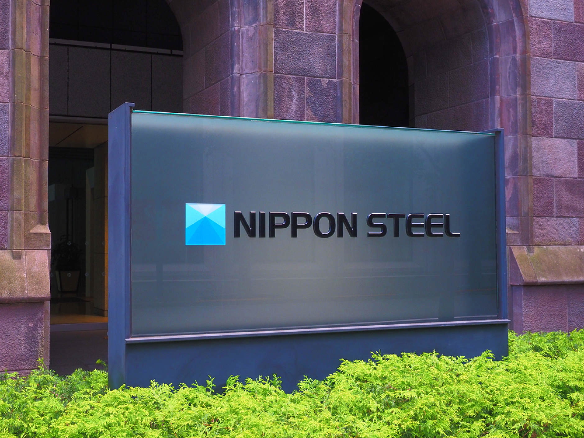 Най-големият японски производител на стомана Nippon Steel купува US Steel за 14,1 млрд. долара