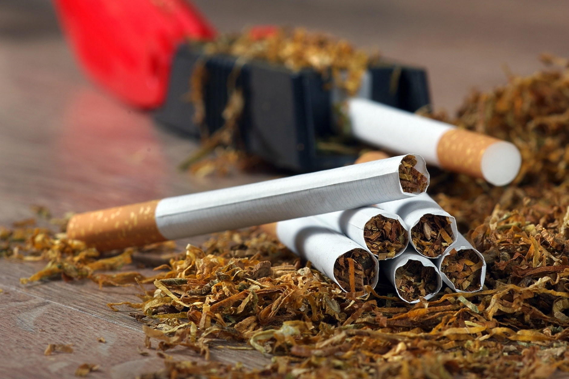 Забраниха ароматните добавки при всички тютюневи изделия