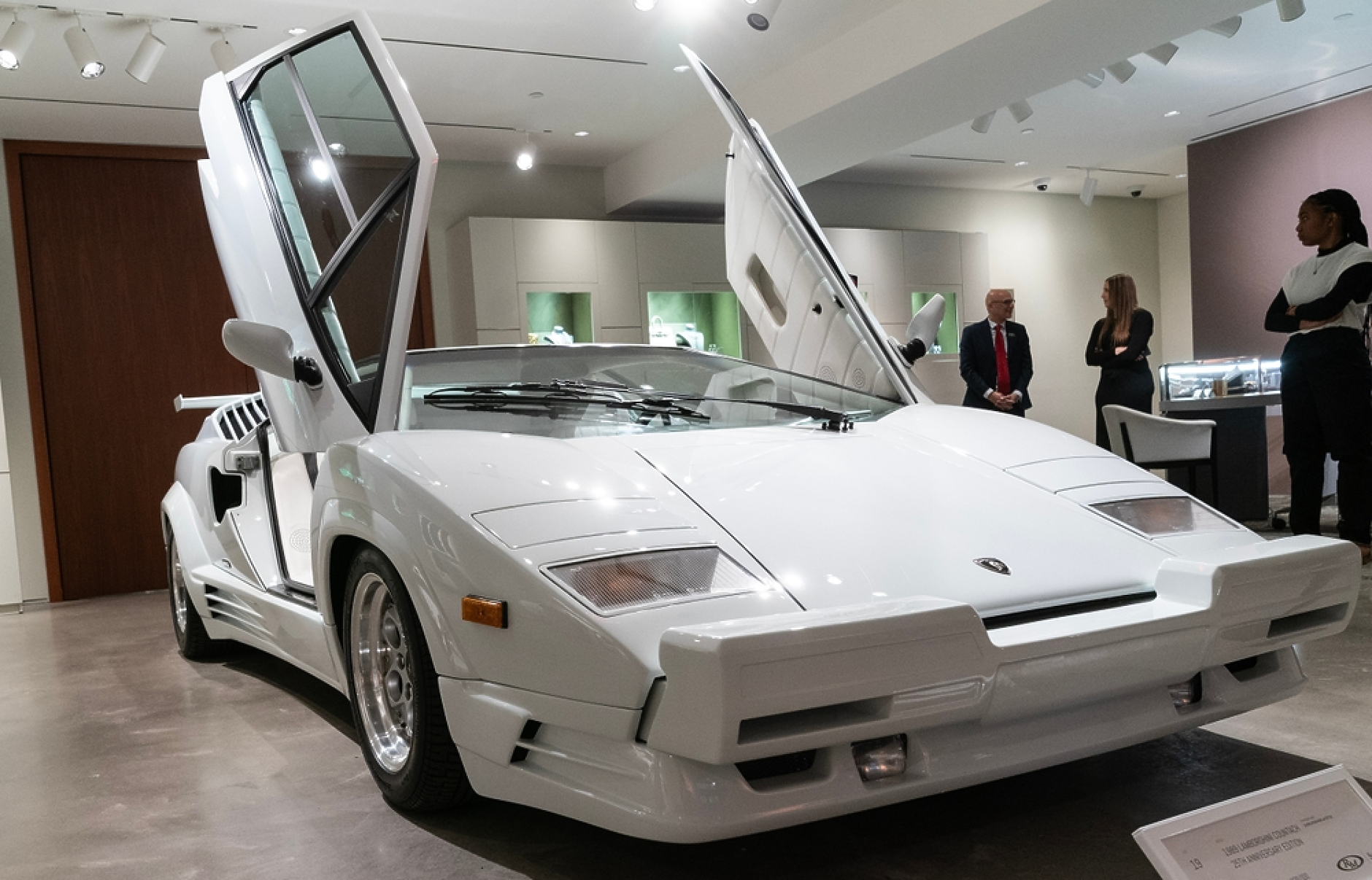 Продадоха на търг Lamborghini Countach от филма Вълкът от Уолстрийт за  1,66 млн.  долара