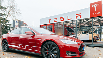 Американската компания Tesla изтегля над 2 млн електрически автомобила заради