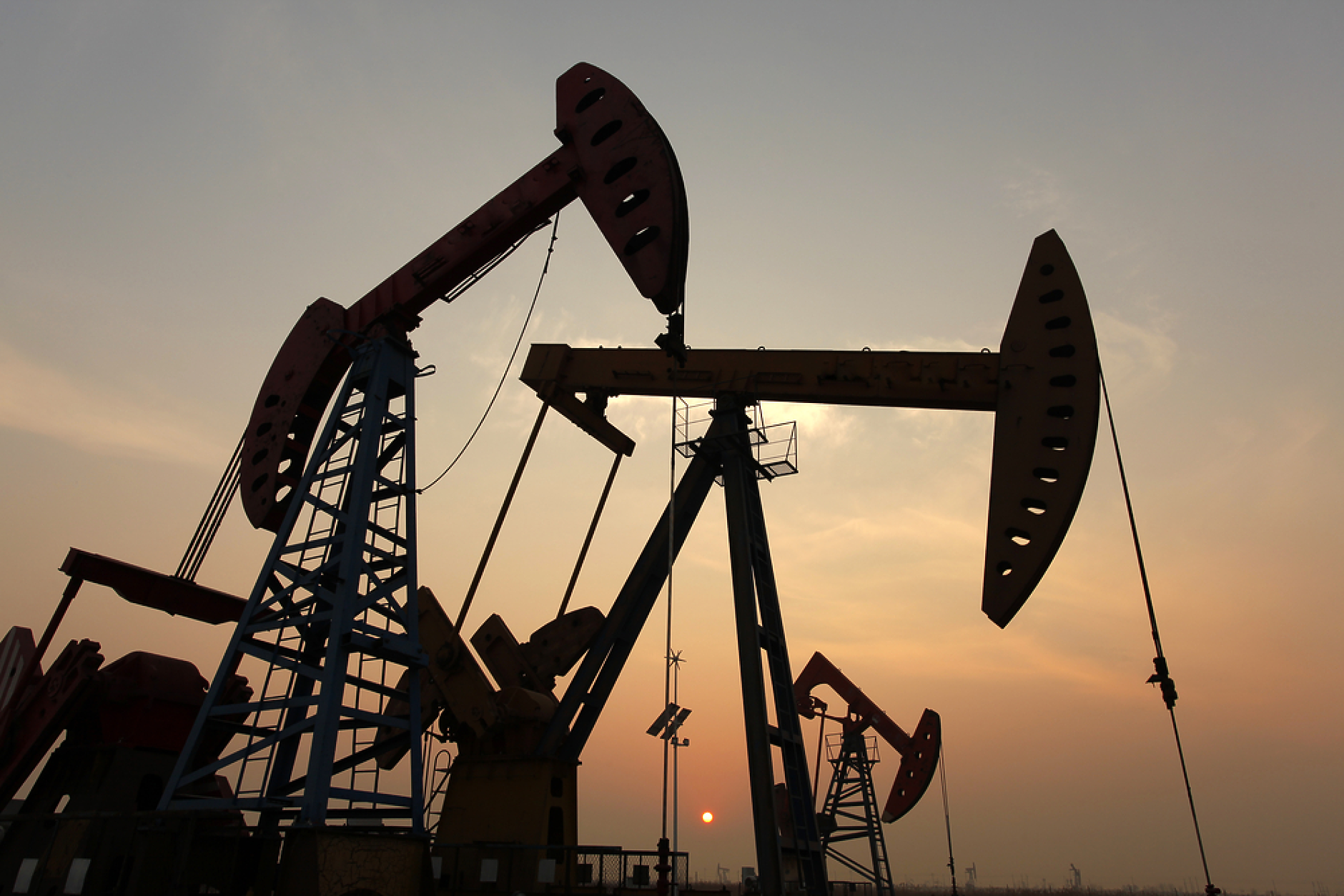 САЩ понижиха прогнозата си за цената на петрола сорт Брент до  $82,57  за барел през 2024 г. 