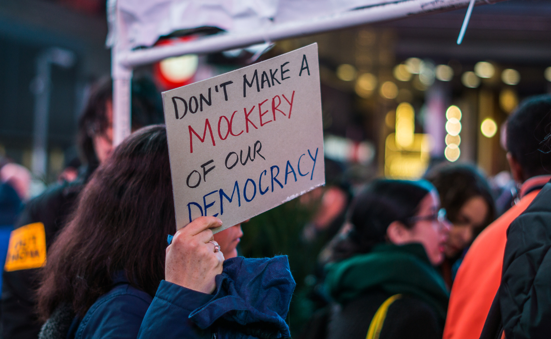 Защо демокрацията е днес в опасност