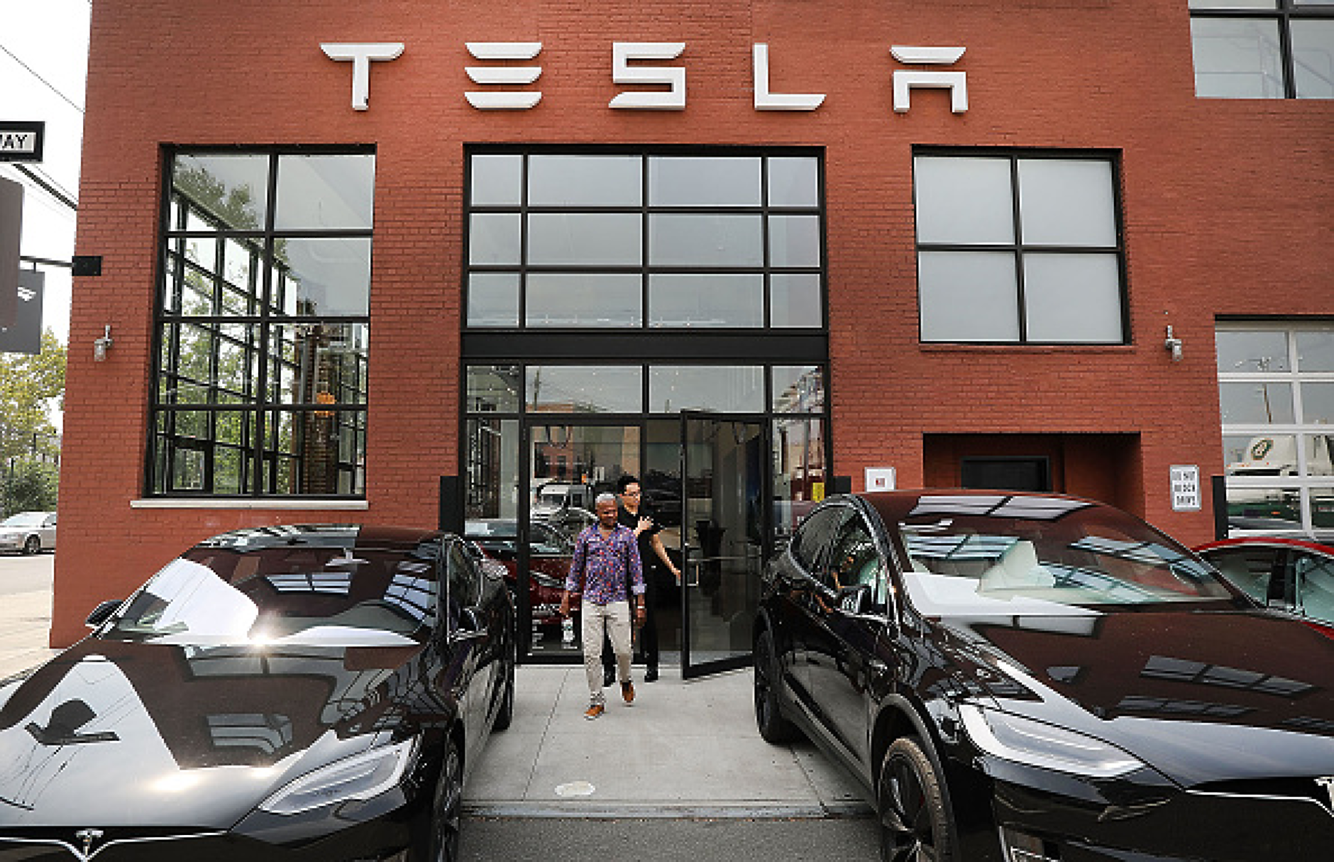 Tesla отчете скок на доставките на автомобили с 38% през 2023 г