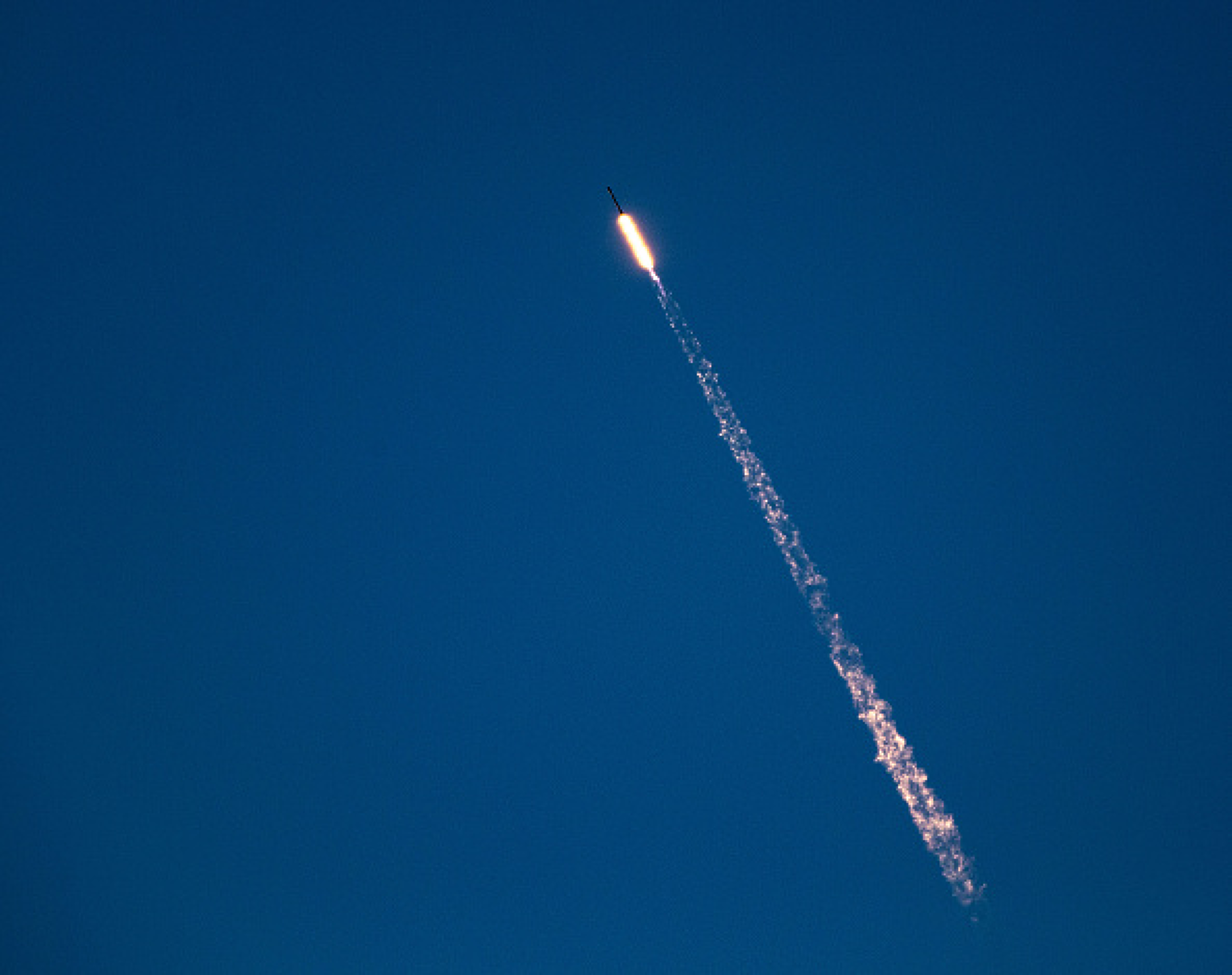 SpaceX изстреля първите сателити за връзка на мобилни телефони с клетъчни мрежи