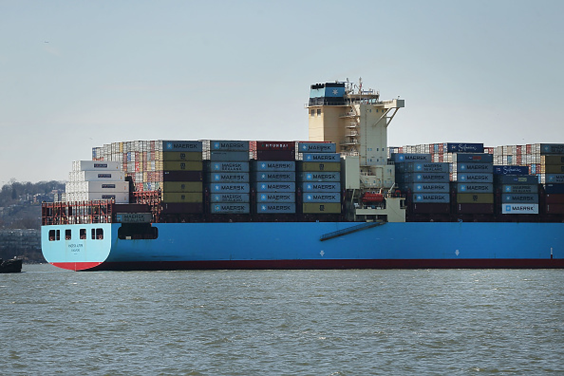 Морският гигант Maersk започва постепенно възстановяване на маршрутите през Суецкия канал 