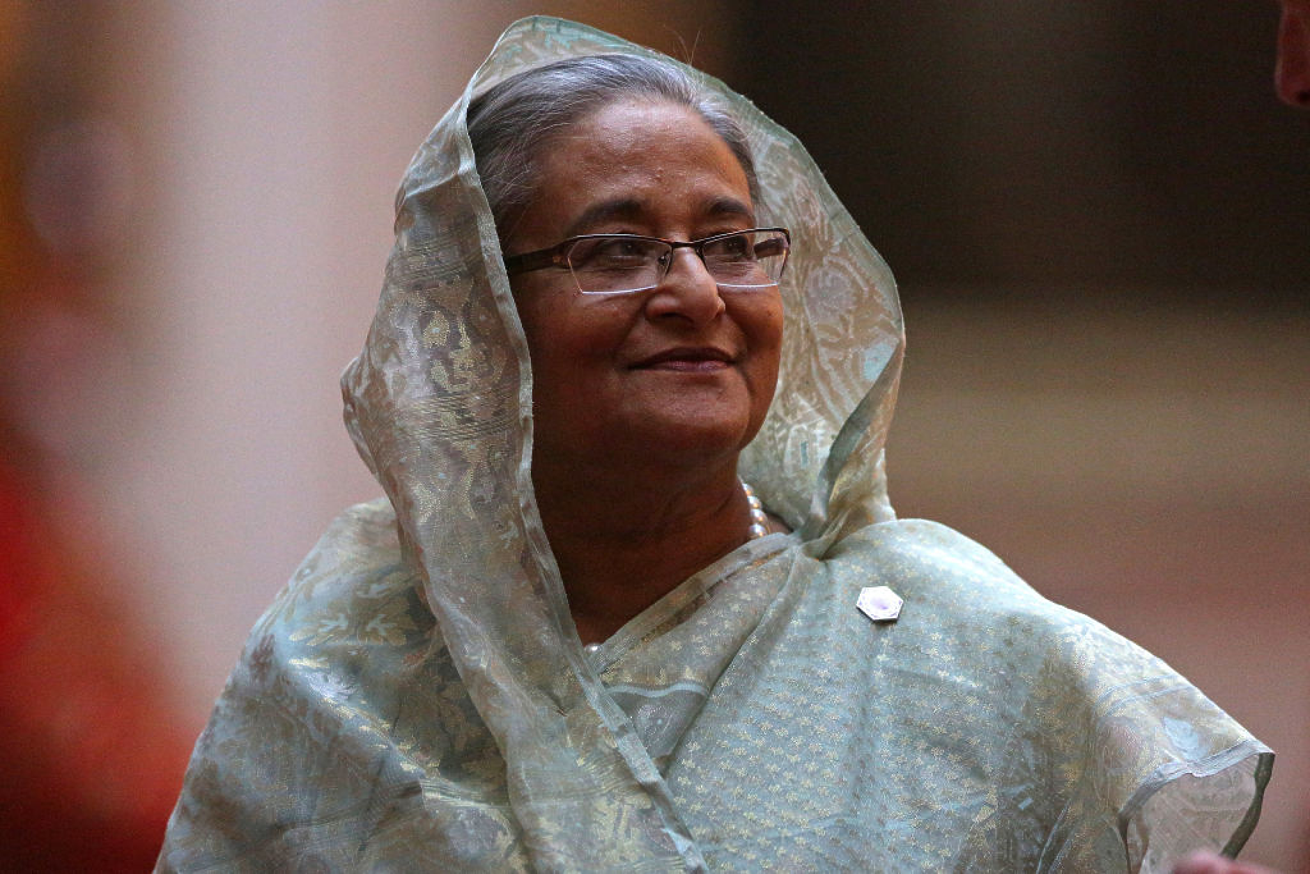 Премиерът на Бангладеш Хасина гласува на общите избори, бойкотирани от опонентите ѝ