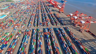 Пристанището в Шахай удари световен рекор до преминали контейнери за последните 14 години 