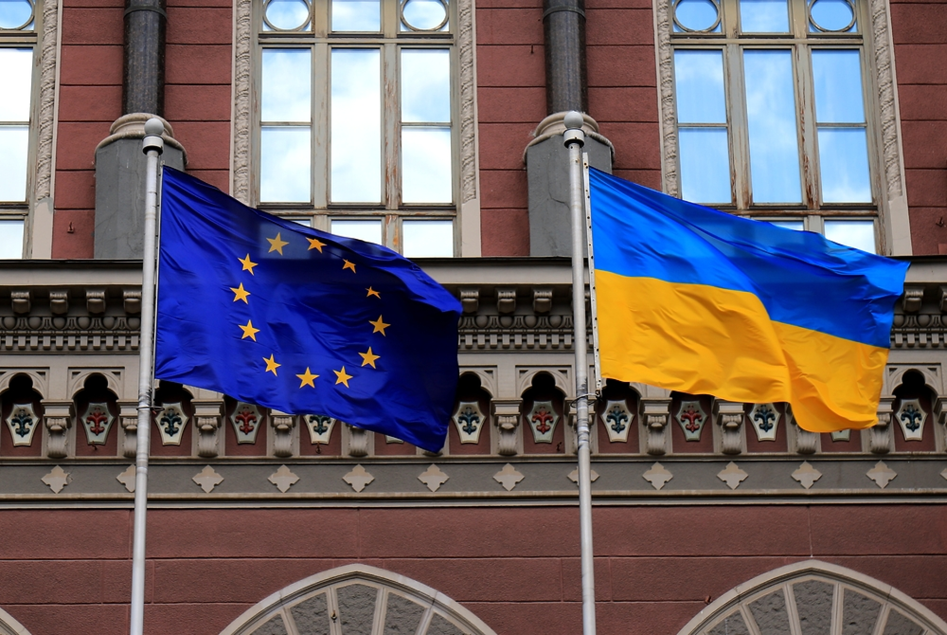 Украйна може да забави изплащането на пенсии и заплати, ако западната помощ не бъде одобрена