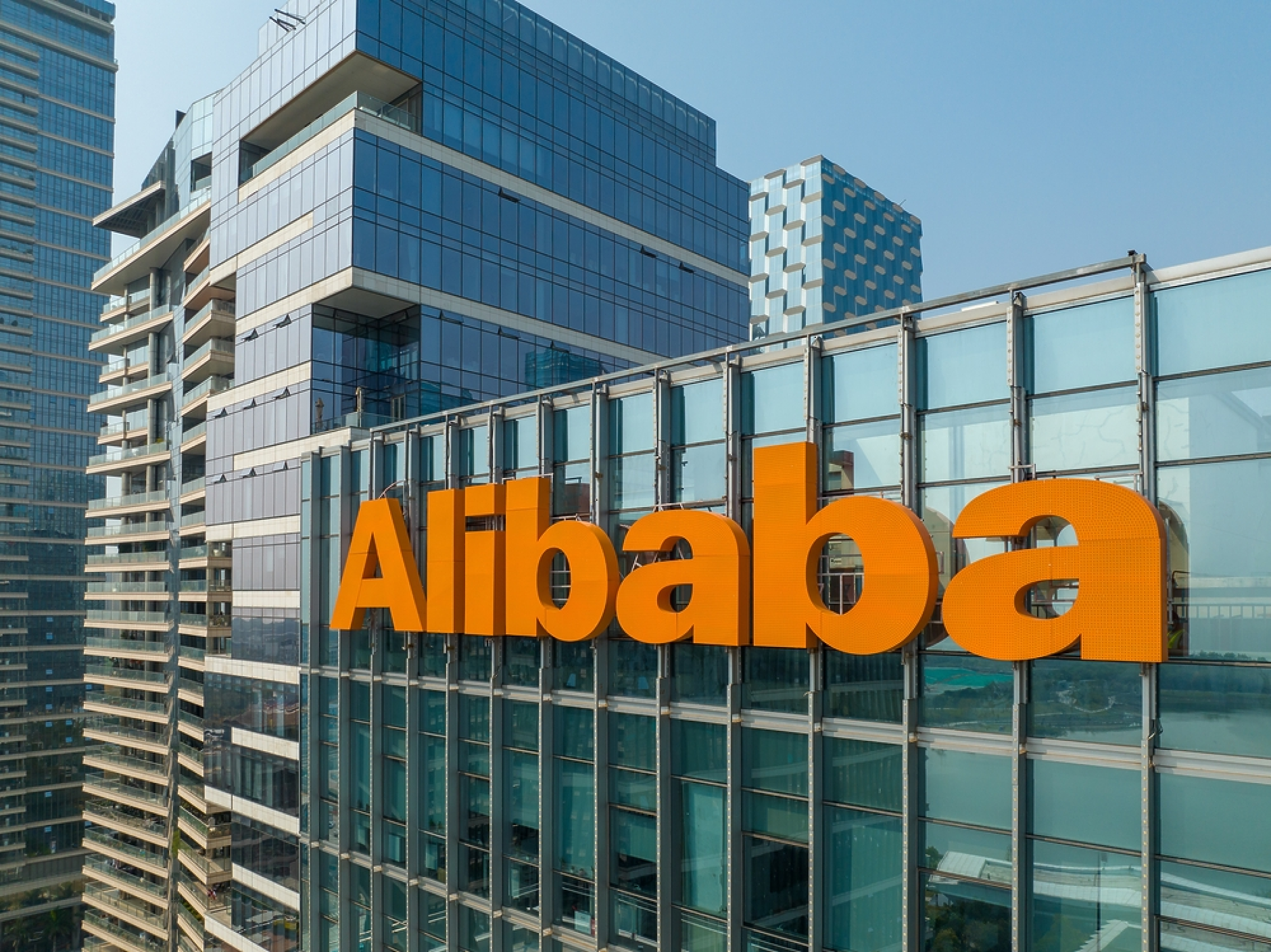 Financial Times: Неумелият опит за разделяне на Alibaba създаде хаос в компанията