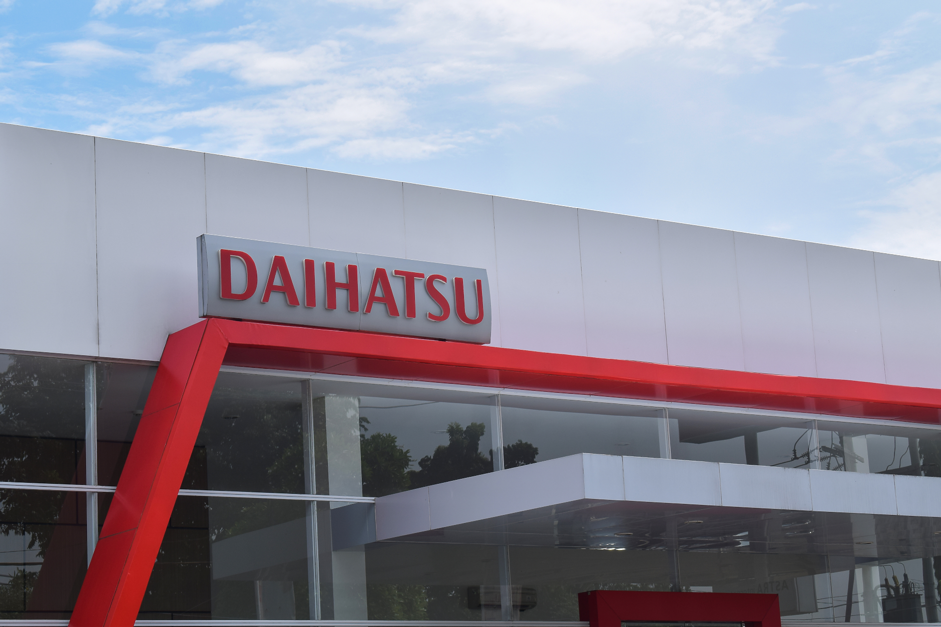 Daihatsu спира производството на автомобили за поне месец