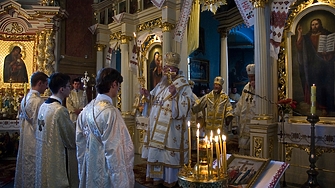 Западно и средноевропейският митрополит Антоний е поканен да отслужи Светата