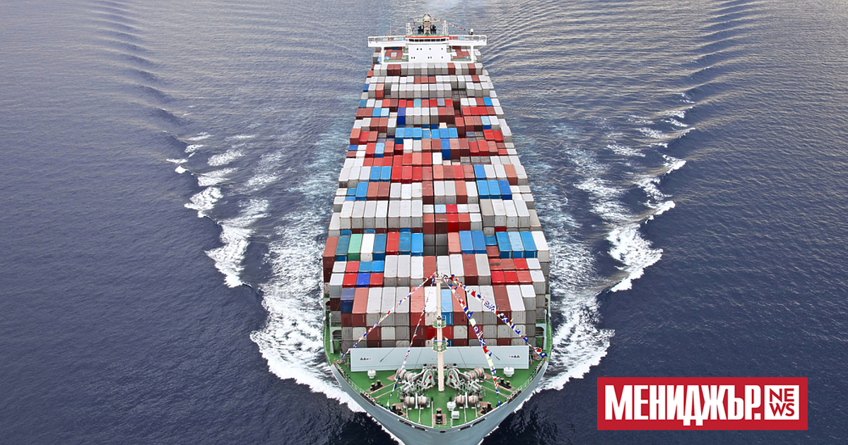 Контейнеровоз, плаващ под малтийски флаг, е подал сигнал за три