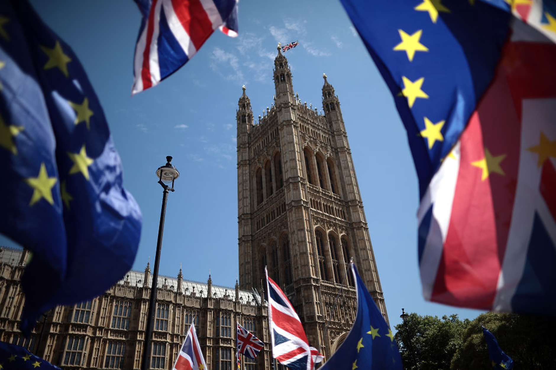 Великобритания ще запази значителен брой закони на ЕС поне до 2026 г.