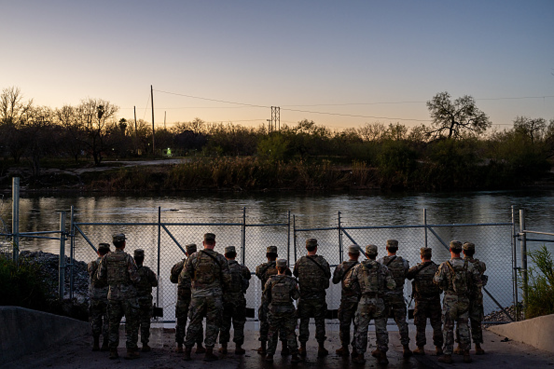 Националната гвардия в Тексас взе под контрола си участък от границата с Мексико