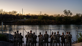 Националната гвардия в Тексас взе под контрола си участък от границата с Мексико