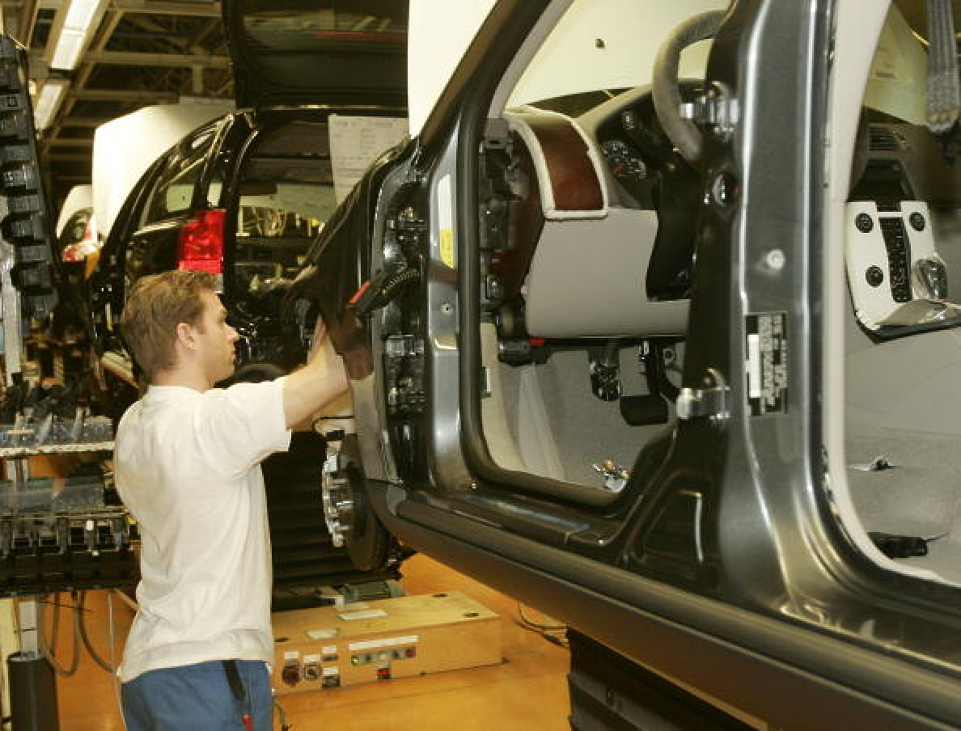 Volvo също спира производството в най-големия си европейски завод заради проблеми с доставките