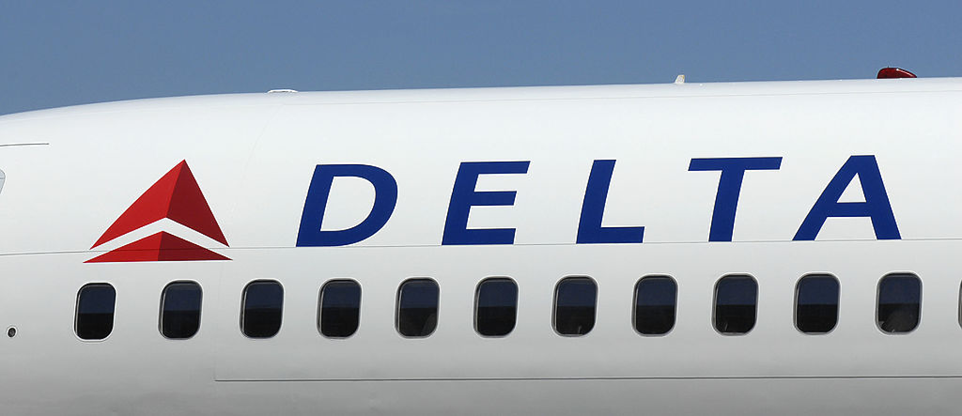 Нов инцидент със самолет Boeing - остана без колесник преди да излети