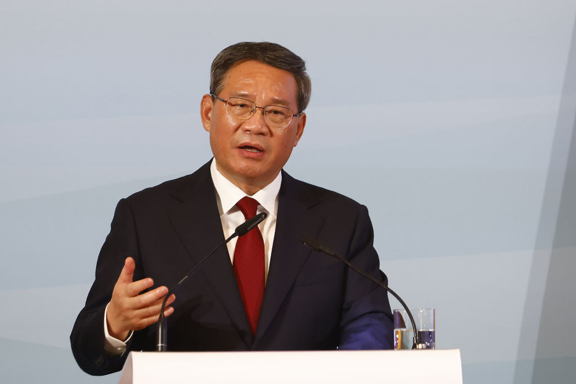 Премиерът на Китай: Технологичните иновации не трябва да се използват за ограничаване на развитието 