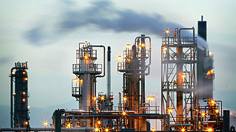 Петролът поскъпва на фона на оценката на ОПЕК за търсенето и напрежението в Близкия изток
