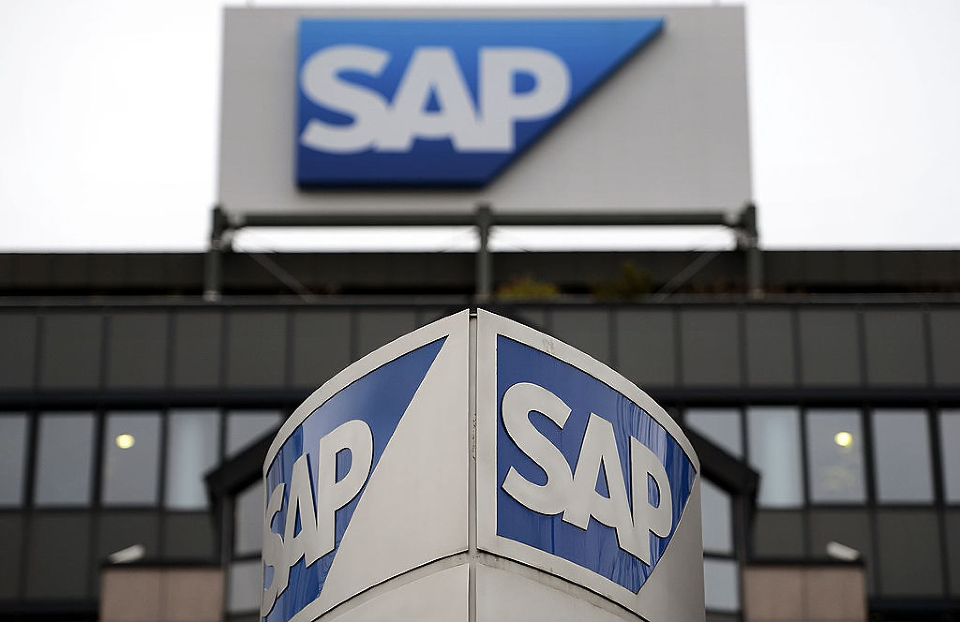 SAP преструктурира 8 000 работни места, пренасочва фокуса си към ИИ