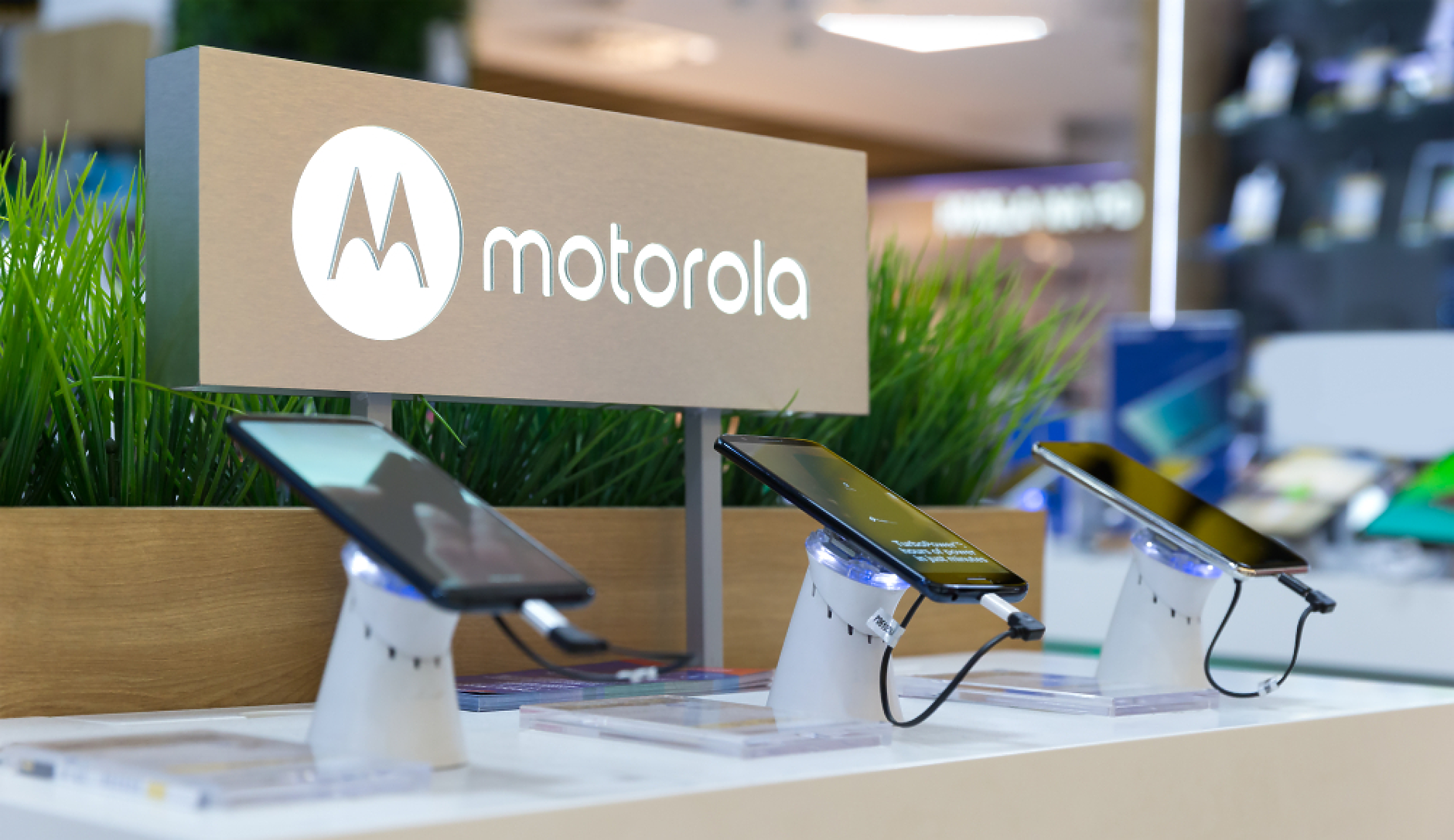 Шеф в Lenovo: Motorola ще бъде третият по големина играч на пазара на смартфони след 3 г.