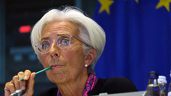 На световната сцена президентът на Европейската централна банка ЕЦБ  Кристин Лагард все