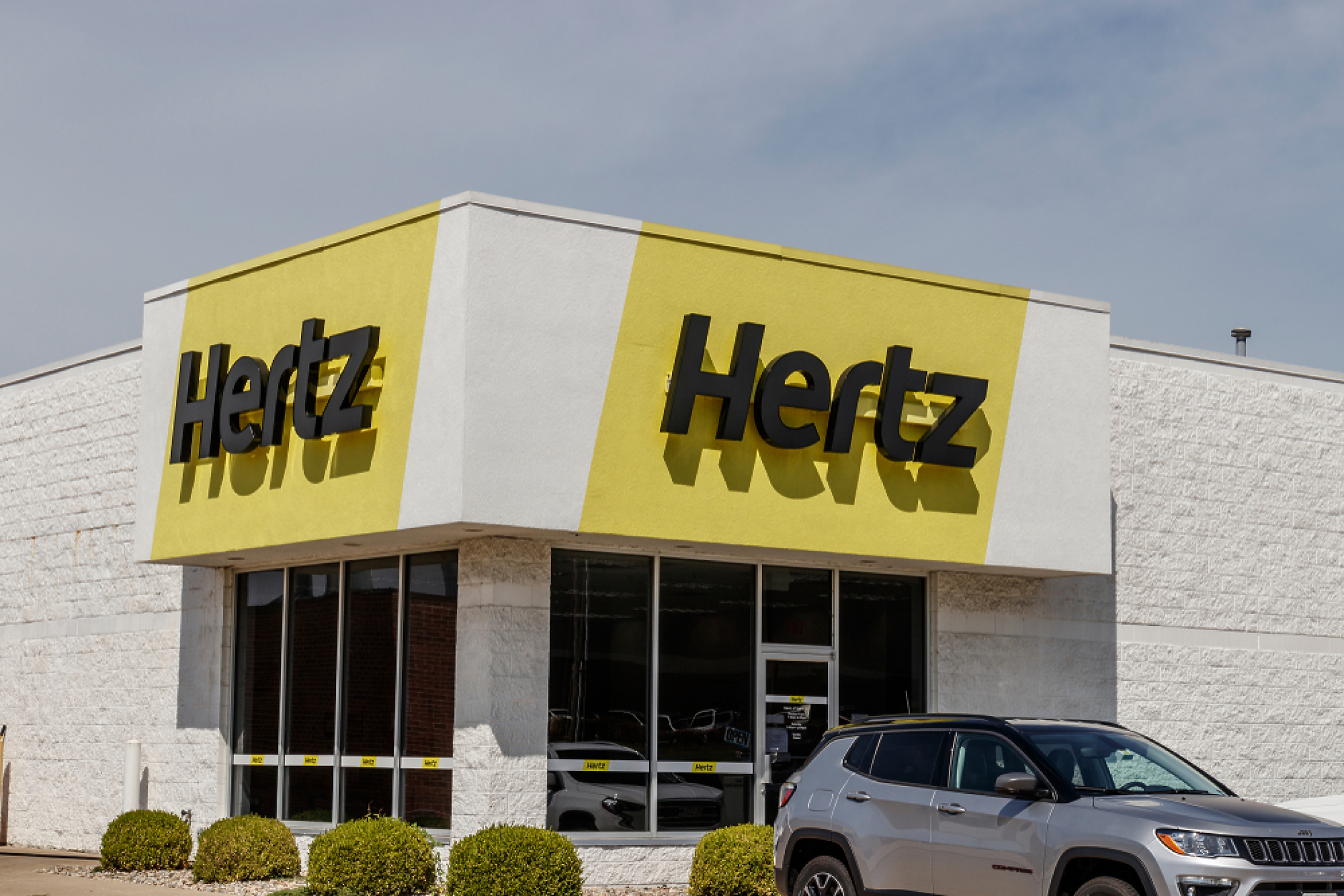 Hertz ще продаде една трета от електромобилите си под наем