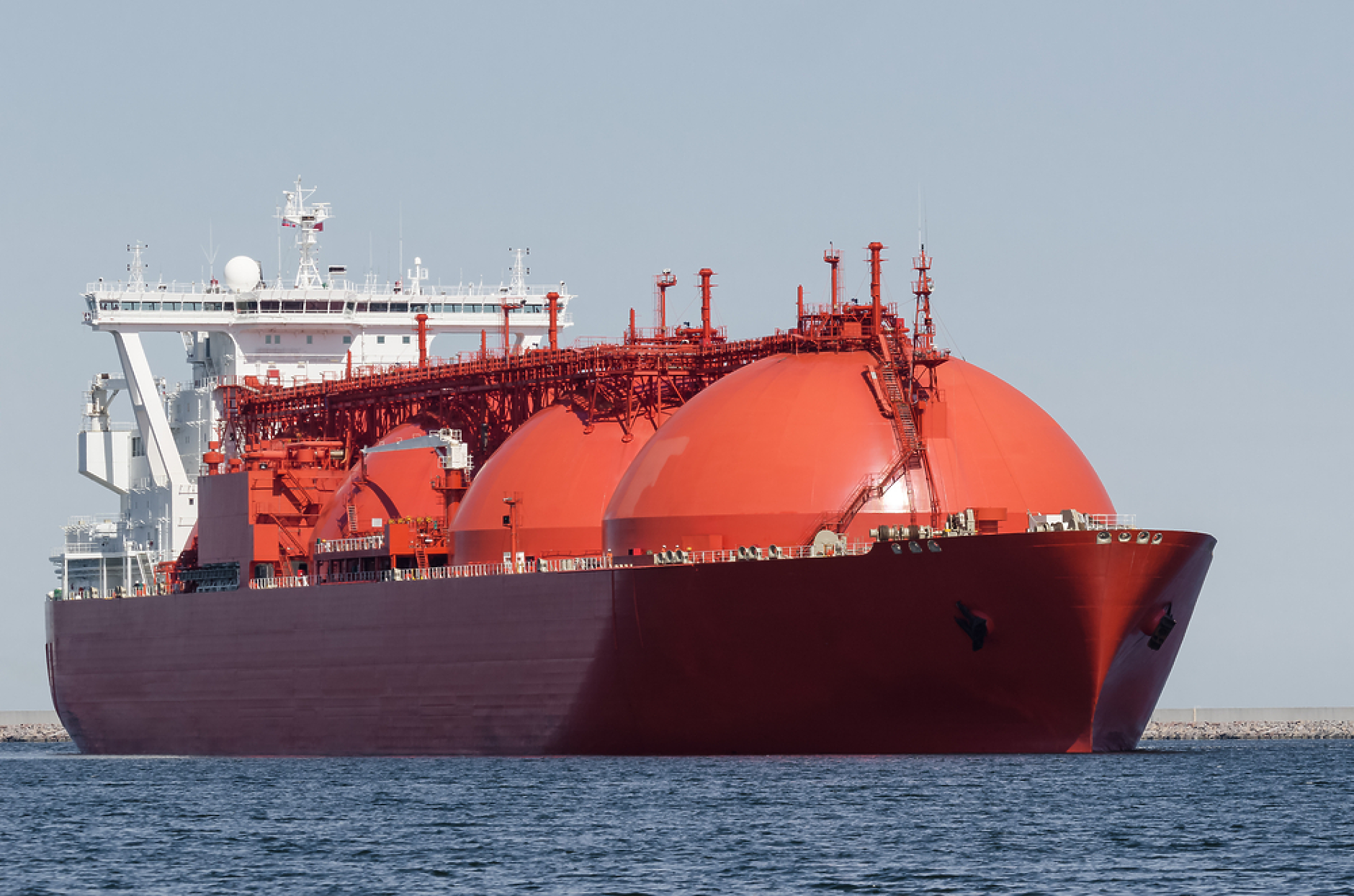 Катар забави доставки  на газ за Европа заради нападенията в Червено море