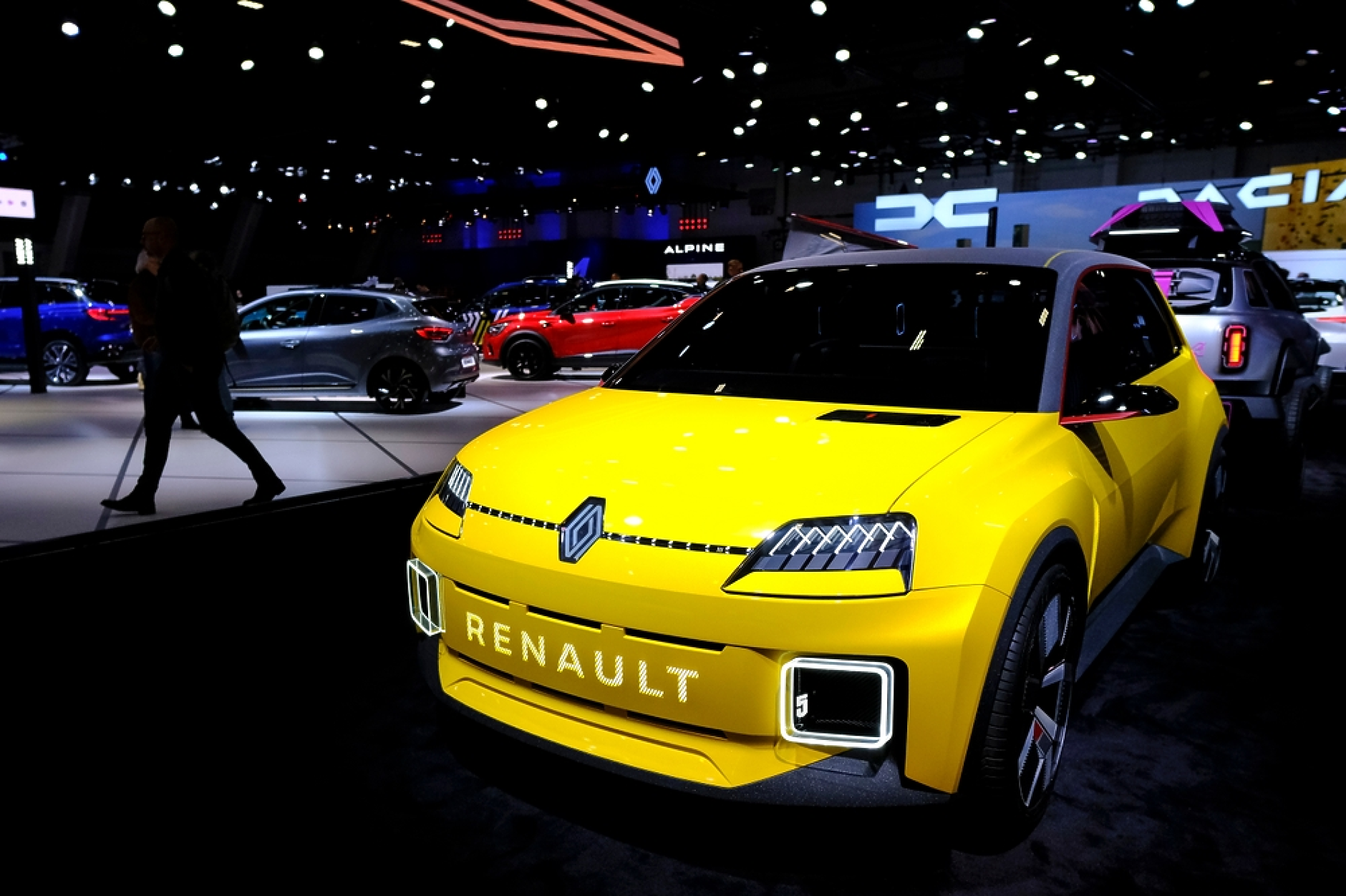 Продажбите на Renault Group нарастват за първи път от пет години