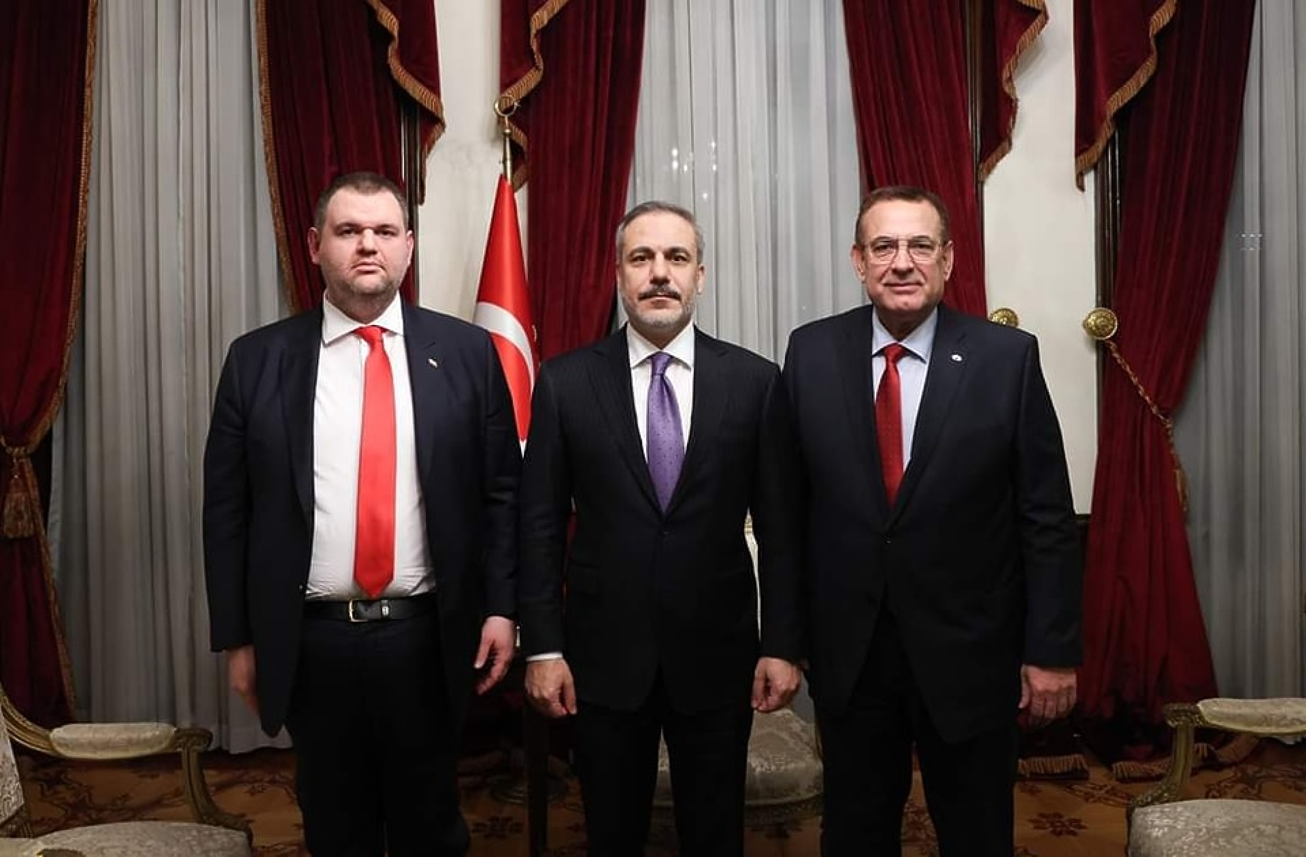 Външният министър на Турция се срещна с Делян Пеевски и д-р Чакъров при посещението си у нас