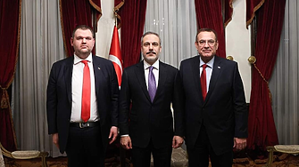 Външният министър на Турция се срещна с Делян Пеевски и д-р Чакъров при посещението си у нас