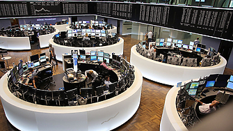 Европейските борсови акции регистрираха повишения в ранната търговия в понеделник