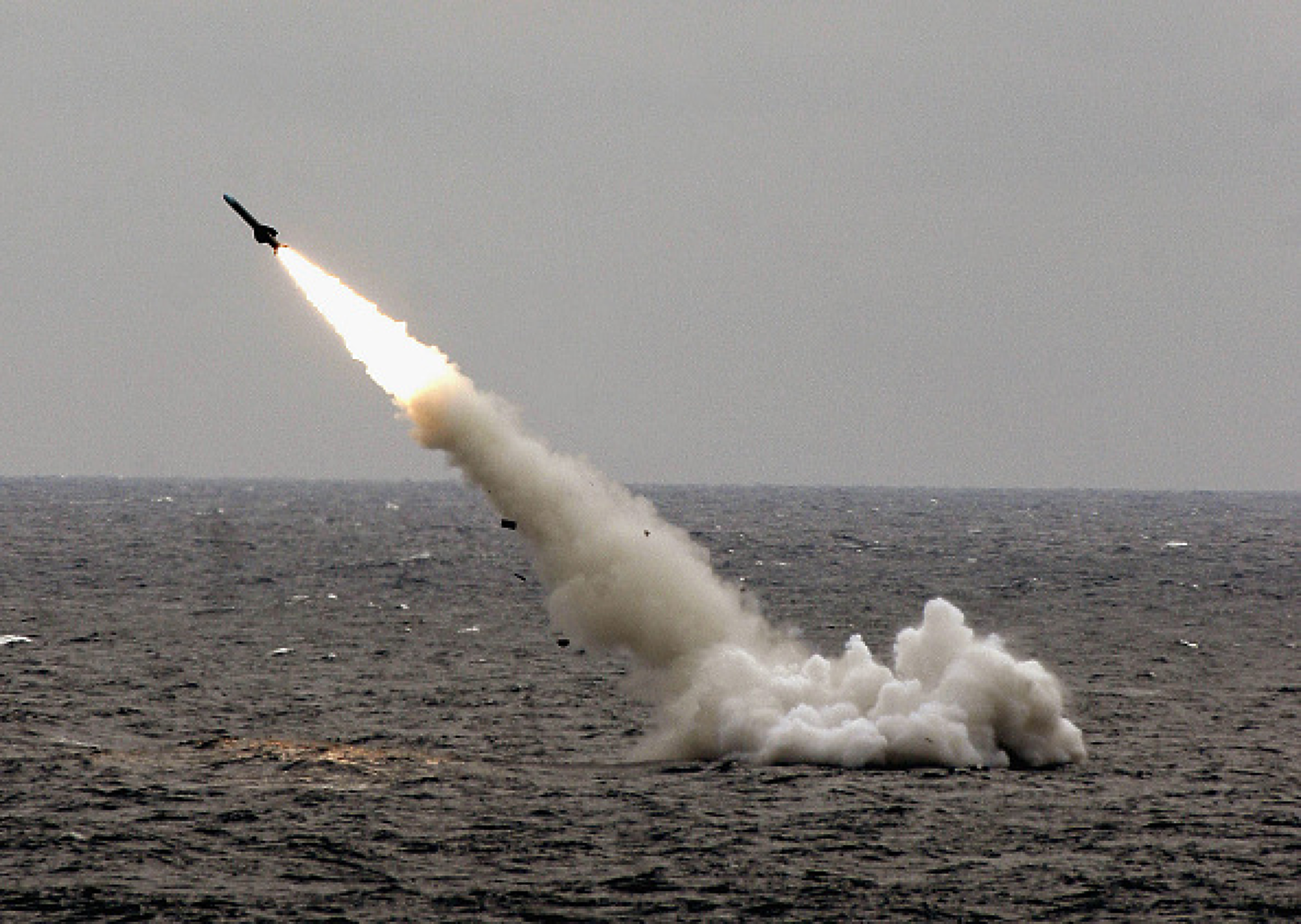 Великобритания прави тест с изстрелване на балистична ракета от ядрена подводница