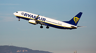 Нискотарифният превозвач Ryanair намали очакванията си за печалбата за годината
