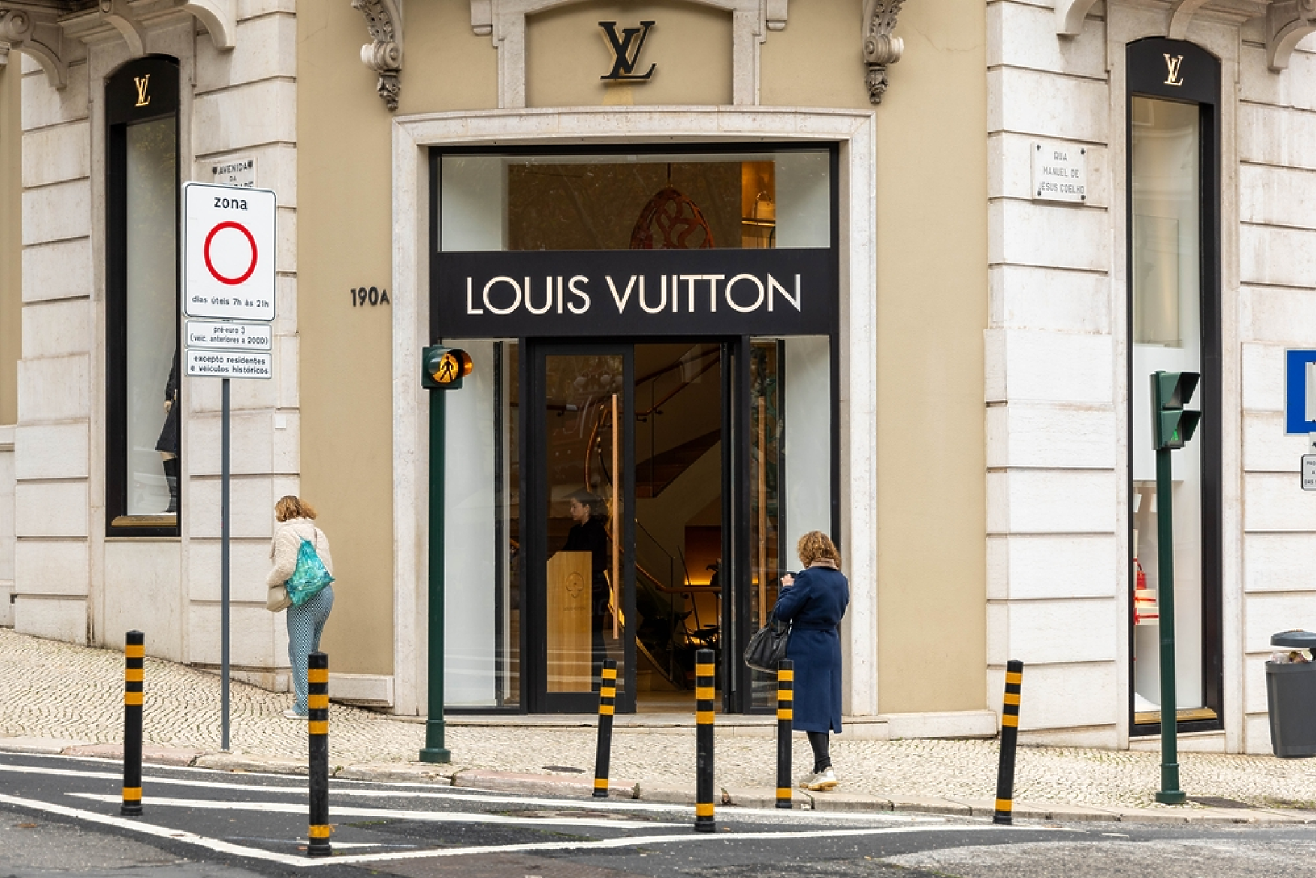 Продажбите на Louis Vuitton надминаха очакванията, акциите скочиха с 11% 