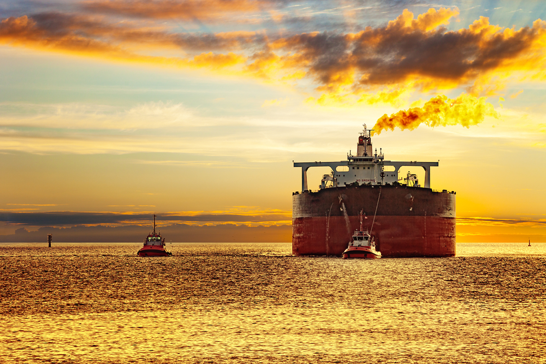S&P Global предупреди за риск за петролните доставки заради атаките срещу кораби в Червено море