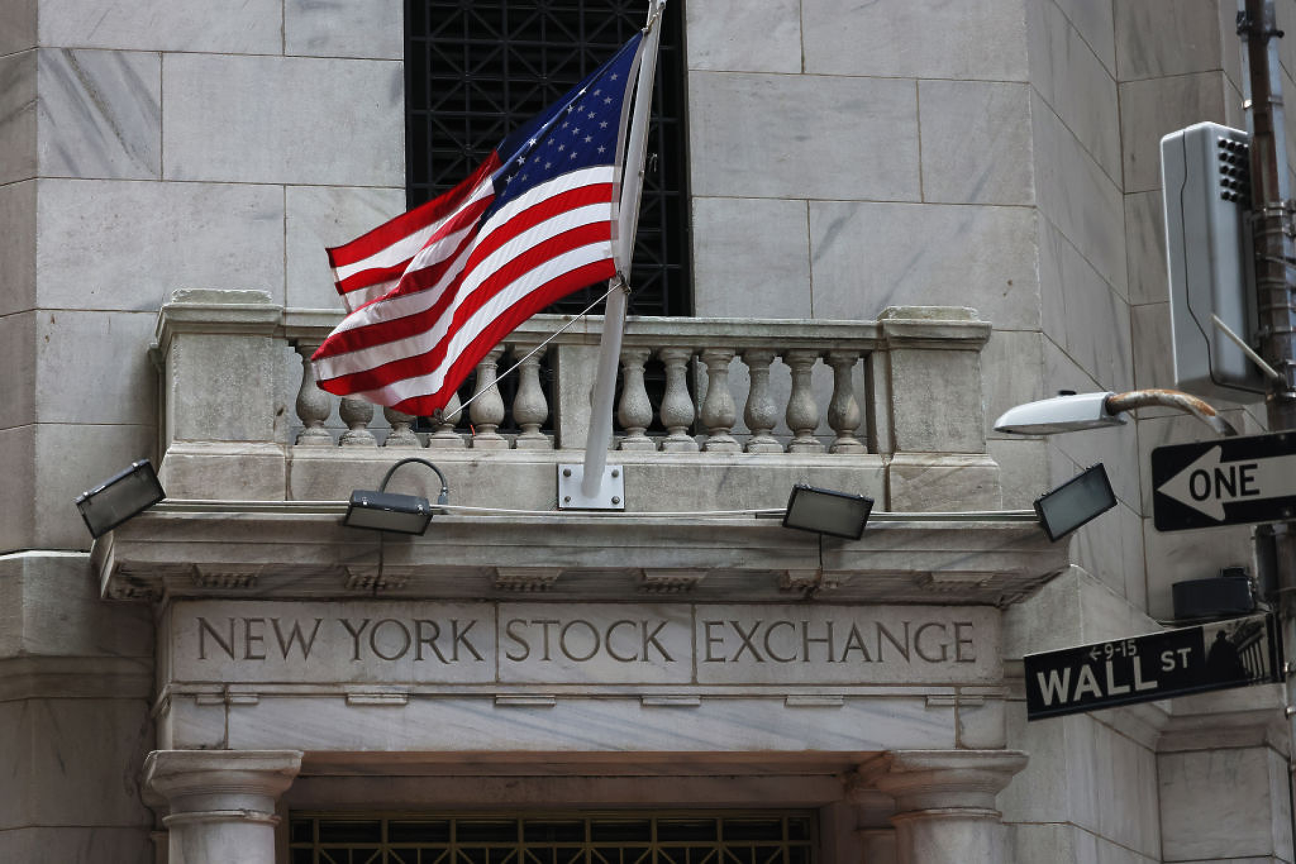 Прогнозираното съживяване на обратното изкупуване на акции ще подкрепи американските борси през 2024 г.