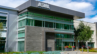 Страховете че оборудването на ASML за производство на компютърни чипове