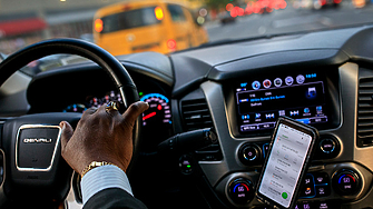 Шофьори на американски фирми за таксиметрово обслужване и доставка Uber