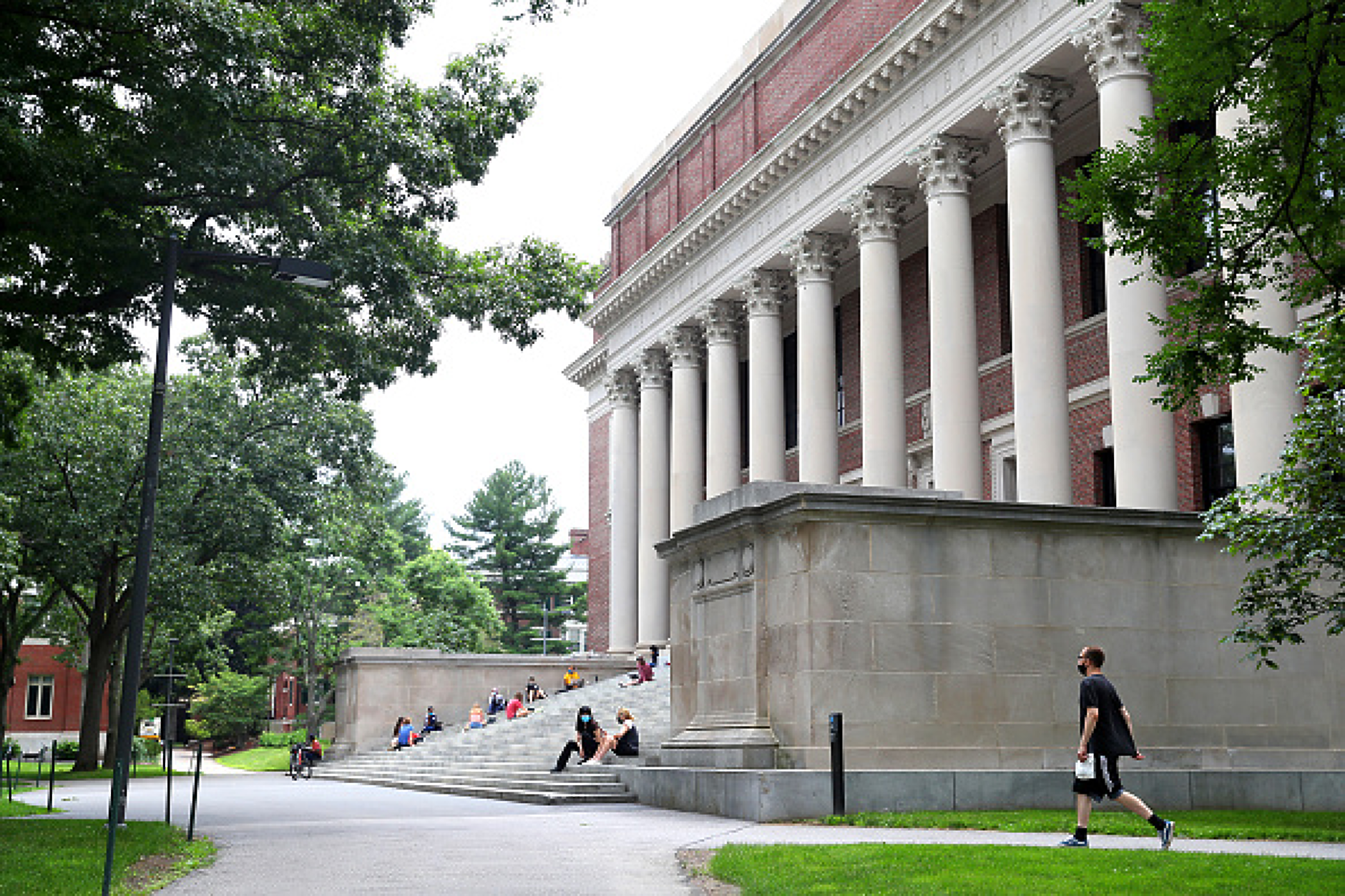 Харвард зае първо място в класацията на най-богатите университети в САЩ 