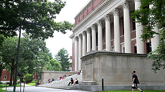 Харвардският университет заема първо място в класацията на най богатите университети
