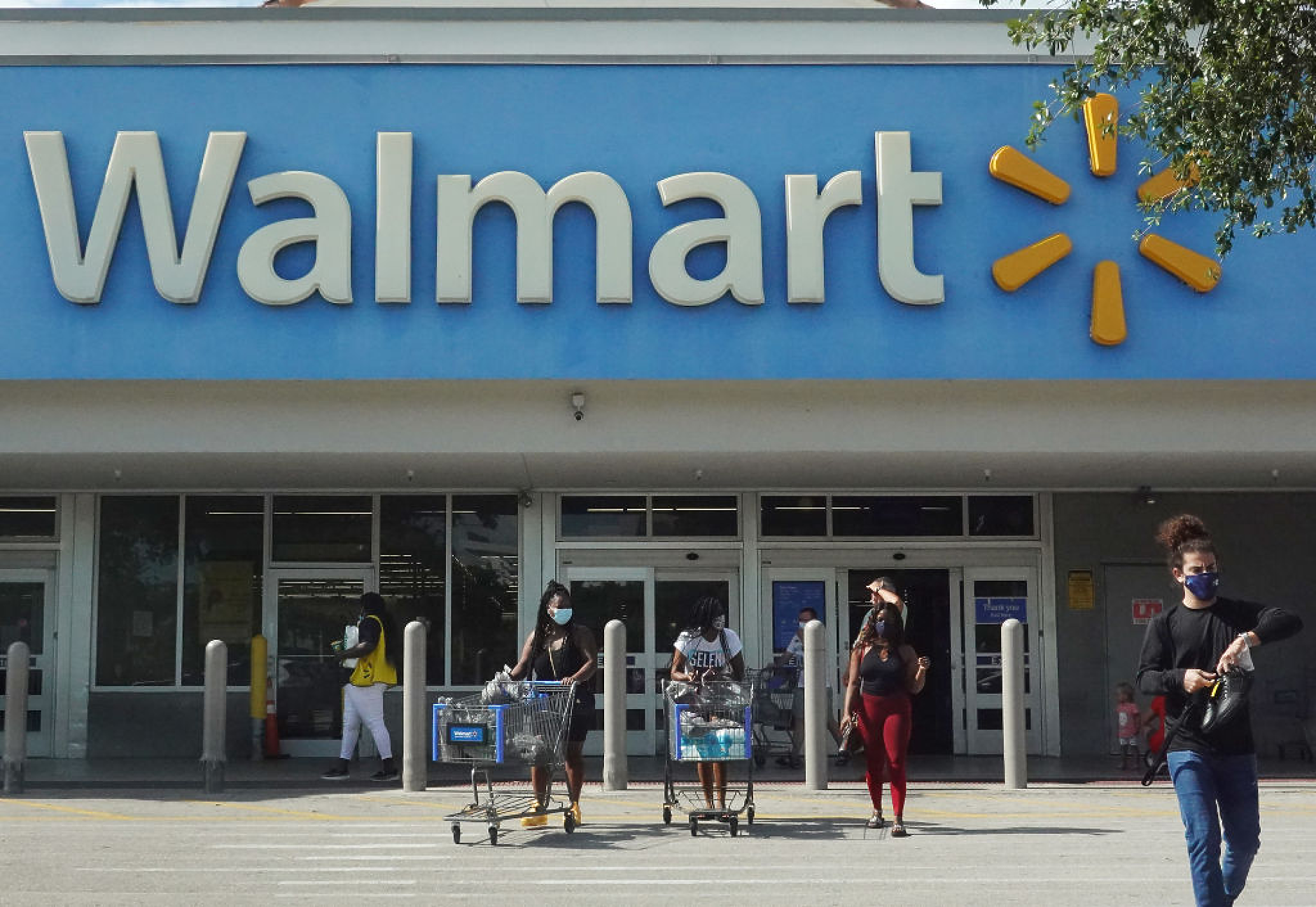 Walmart преговаря за закупуването на Vizio за над 2 млрд. долара