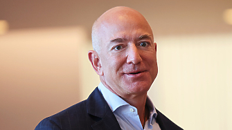 Основателят и бивш ръководител на Amazon com Inc Джеф Безос се